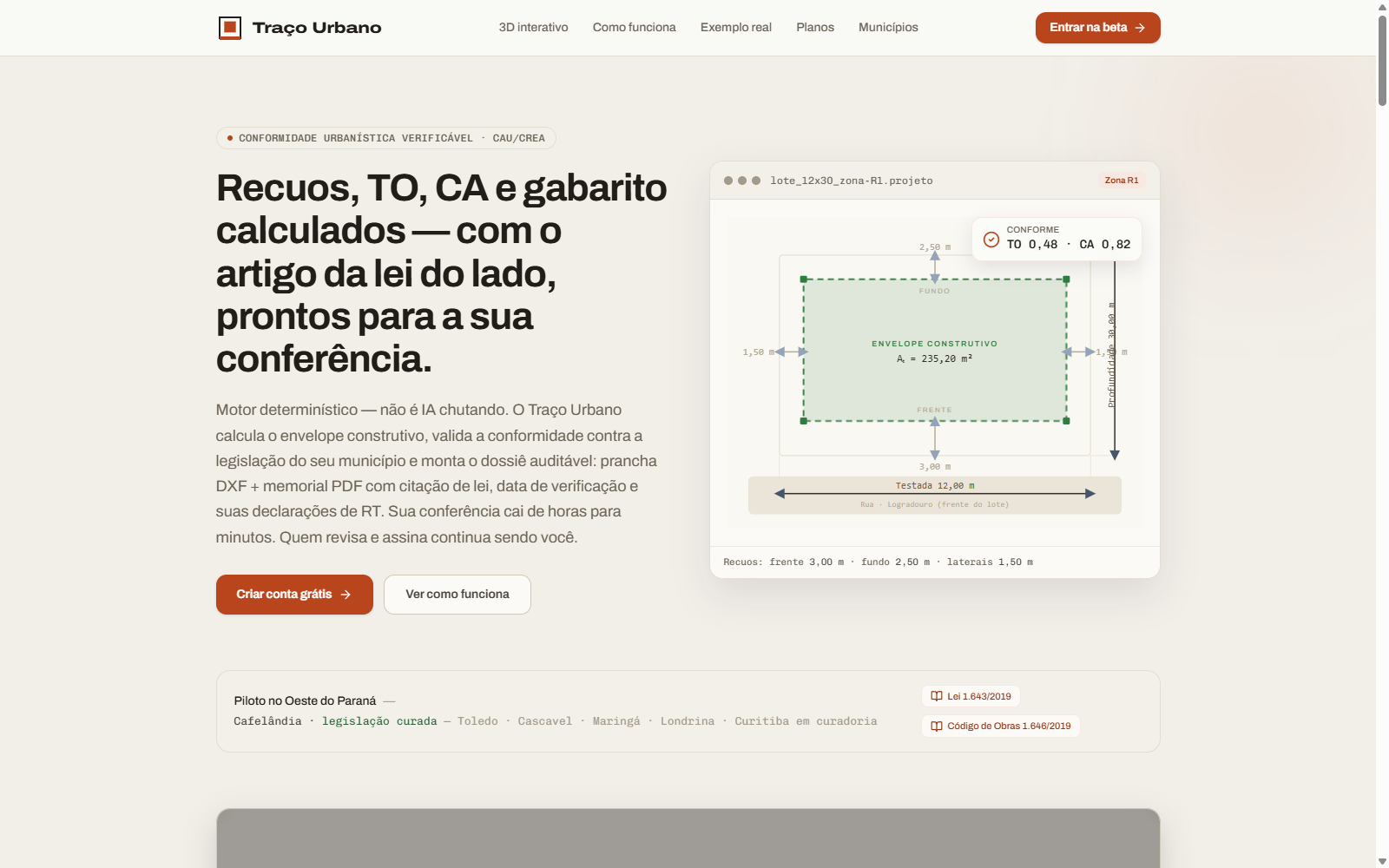 Traço Urbano — envelope construtivo calculado com TO 0,48 e CA 0,82 conformes, recuos cotados e memorial